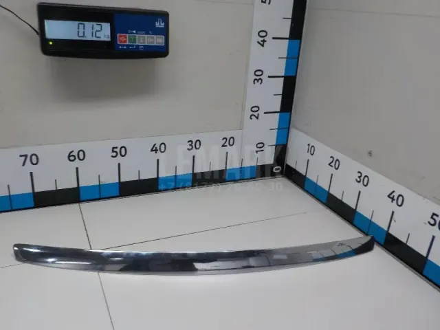 Молдинг капота