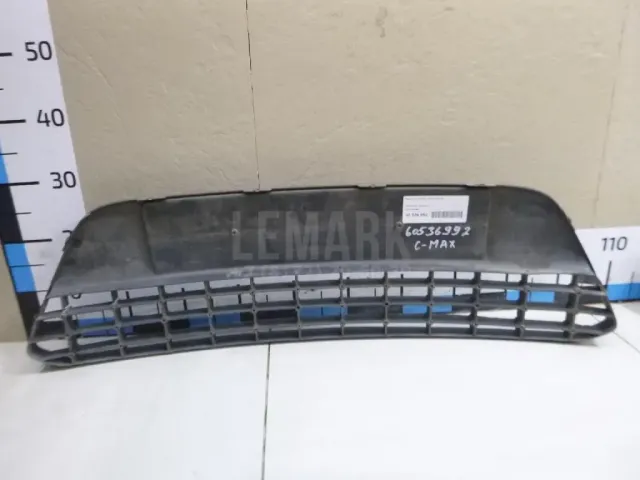 Решетка в бампер центральная для  Ford Focus II 2008-2011