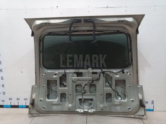 Дверь багажника со стеклом