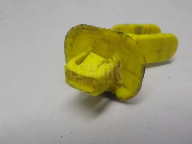 Защелка держателя капота