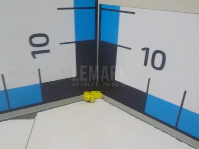 Защелка держателя капота