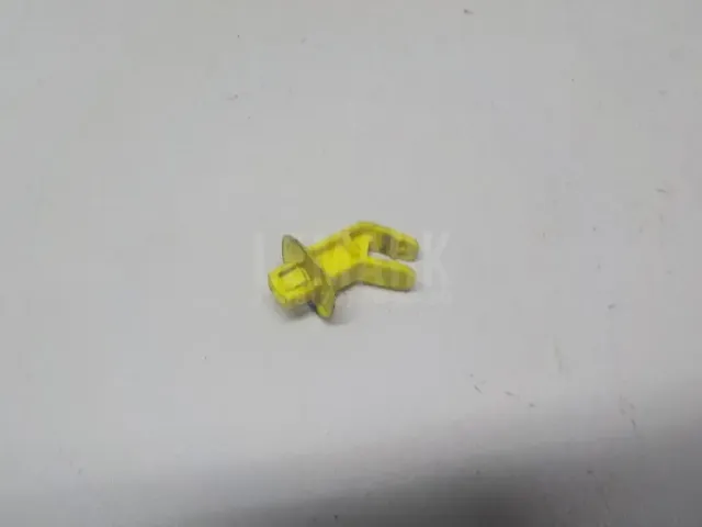 Защелка держателя капота