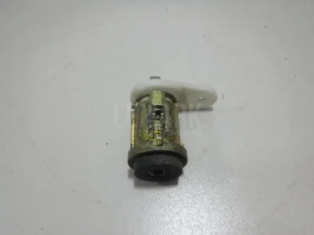 Вставка замка двери для  Ford Kuga 2008-2012