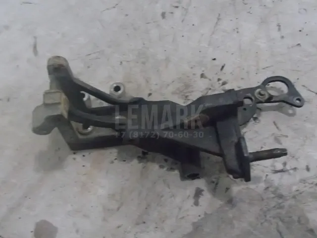 Кронштейн генератора для  Ford Escape EUR 2007-2009