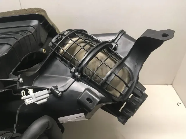 Крышка салонного фильтра для  BMW 5-serie F10/F11 2009-2016