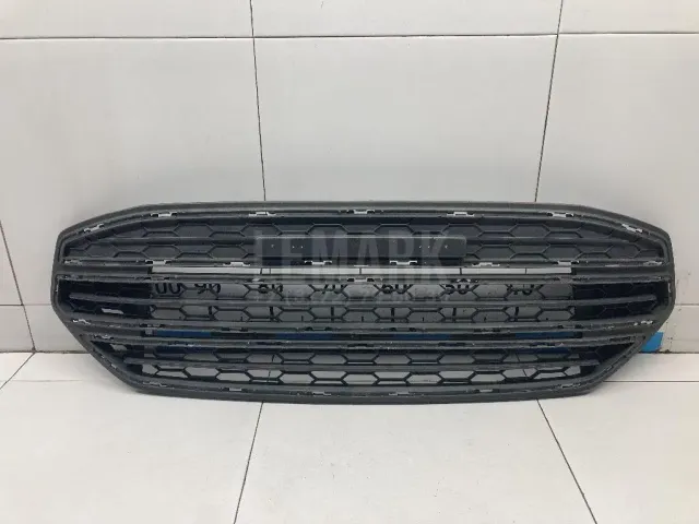 Решетка в бампер центральная для  Chrysler Concord 0-1998