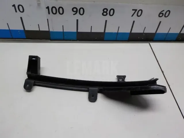 Направляющая стекла двери для  BMW X3 E83 2004-2010