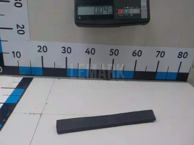Уплотнитель капота