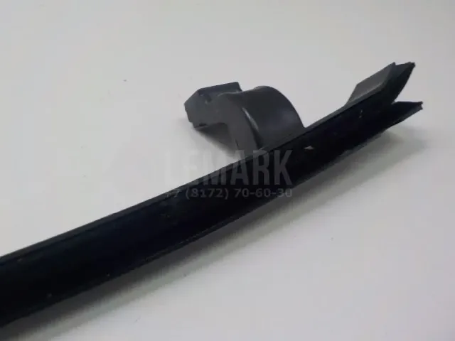 Направляющая стекла двери для  BMW X3 E83 2004-2010