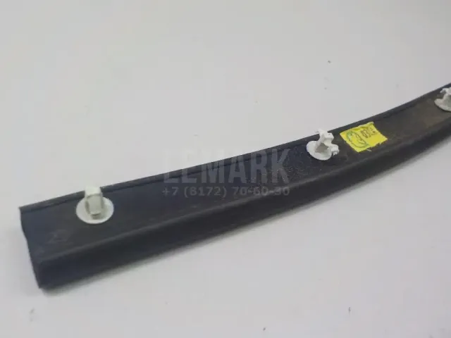 Уплотнитель капота для  GM Pontiac Vibe 2002-2007