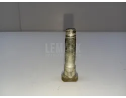 Шпилька колеса