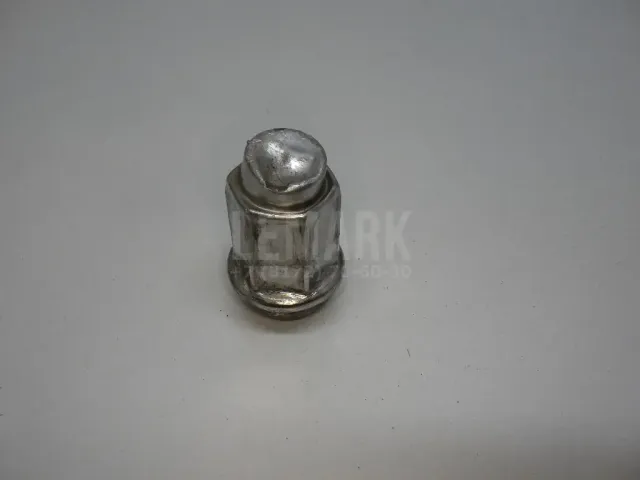 Гайка колеса