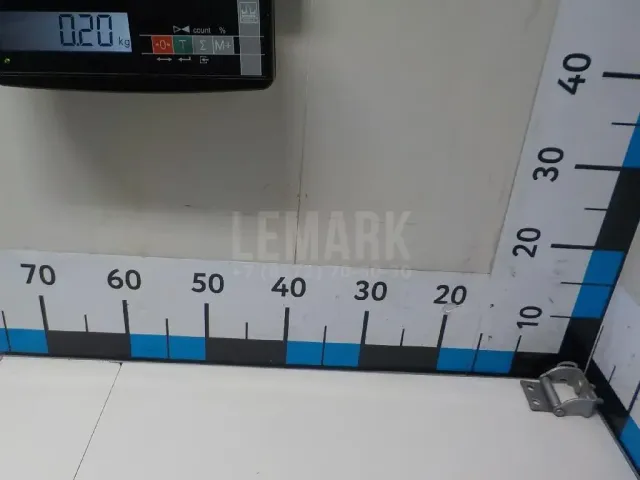 Петля двери багажника