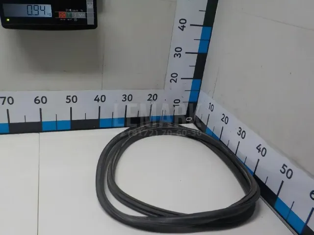Уплотнитель заднего стекла