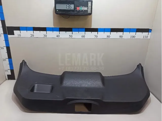 Обшивка двери багажника