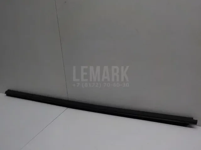 Накладка стекла переднего левого