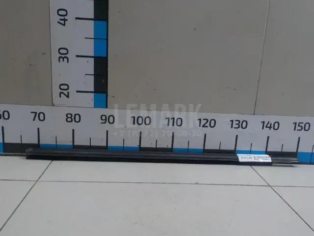 Накладка стекла переднего левого