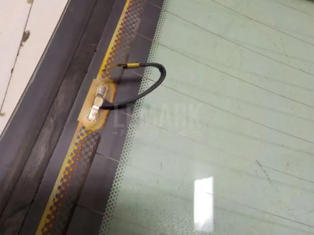 Стекло двери багажника
