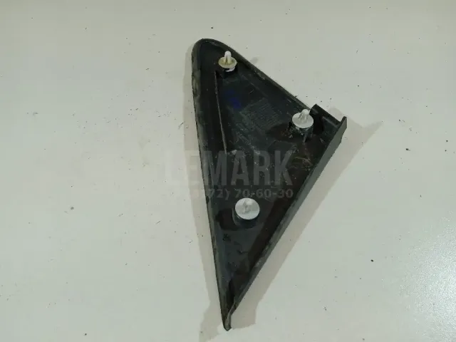 Накладка зеркала левого для  Ford Maverick 2007