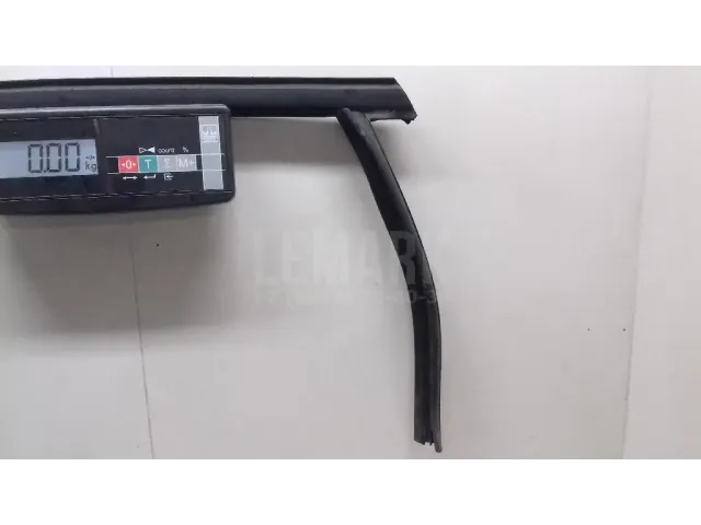 Уплотнитель стекла двери для  Haval H9 2014-2024