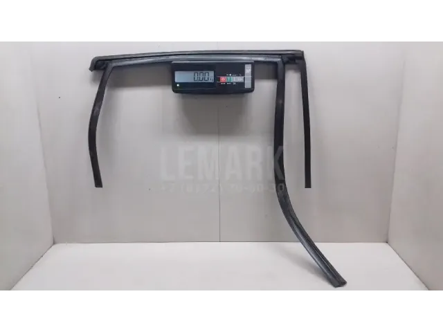 Уплотнитель стекла двери для  Haval H9 2014-2024