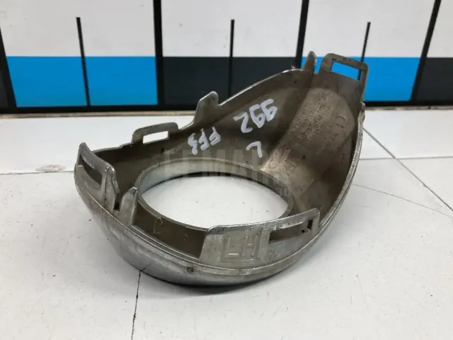 Рамка противотуманной фары левой для  Citroen C8 2002-2014