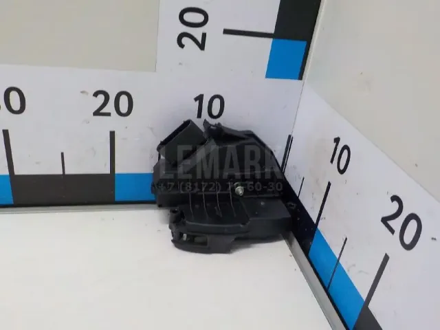 Замок двери передней левой