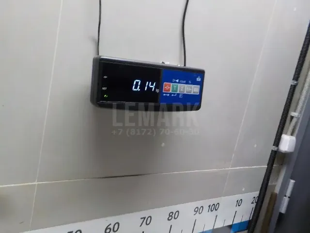 Накладка стекла переднего правого