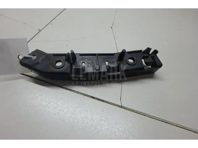 Кронштейн переднего бампера правый для  GM Pontiac Vibe 2002-2007