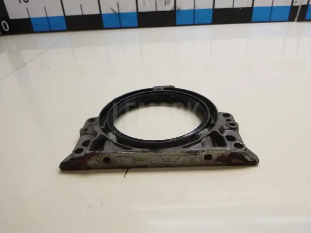 Крышка коленвала задняя для  Chrysler Sebring/Dodge Stratus 2001-2007