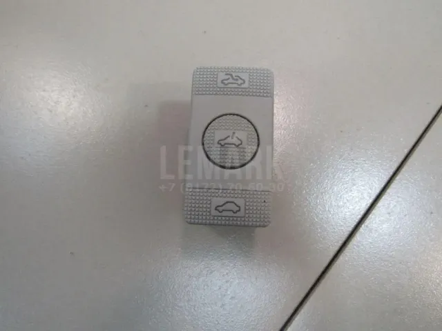 Кнопка люка для  BMW 3-serie E90/E91 2005-2012