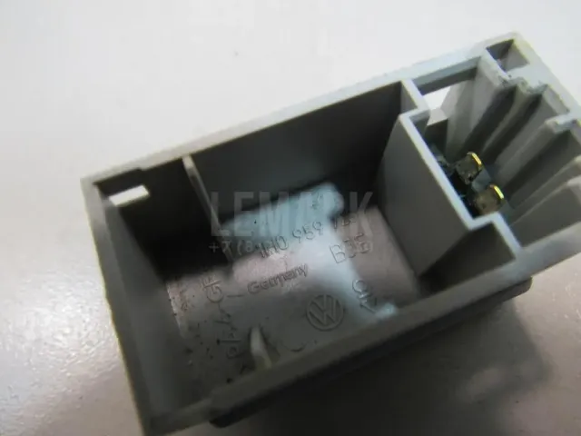 Кнопка люка для  BMW 3-serie E90/E91 2005-2012