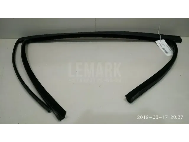 Уплотнитель стекла двери для  Ford Fiesta 2001-2008