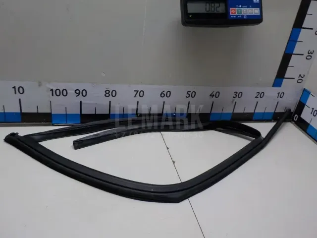 Уплотнитель стекла двери для  Honda Accord VI 1998-2002