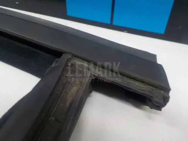 Уплотнитель стекла двери