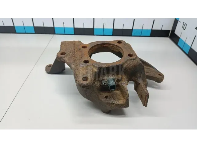 Кулак поворотный задний правый
