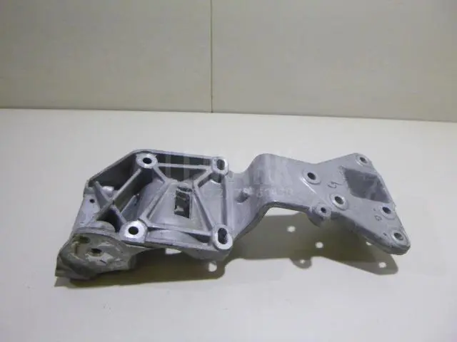 Кронштейн генератора для  Ford Fiesta 2008-2019