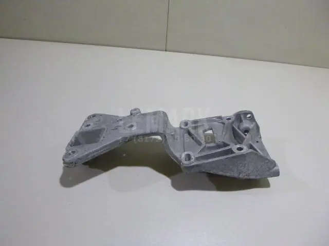 Кронштейн генератора для  Ford Fiesta 2008-2019