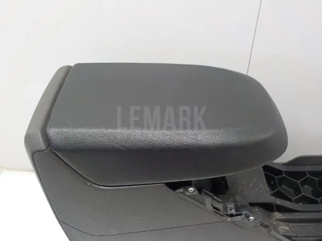 Подлокотник для  BMW X5 G05 2018
