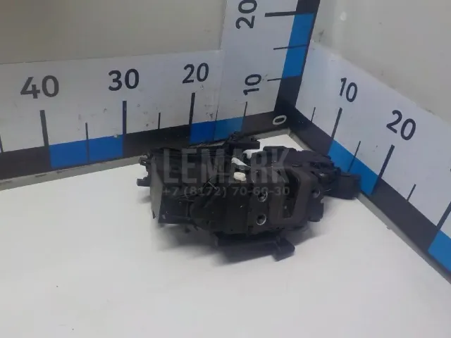 Замок двери задней левой