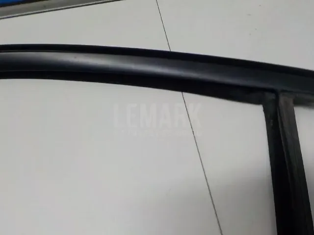 Уплотнитель стекла двери для  BMW X1 F48 2014-2022