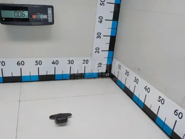Отбойник крышки багажника