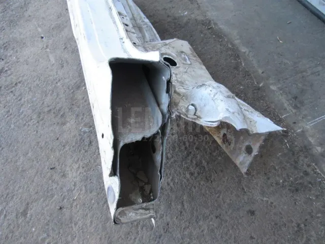 Порог со стойкой левый