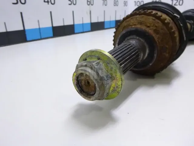 Полуось передняя левая
