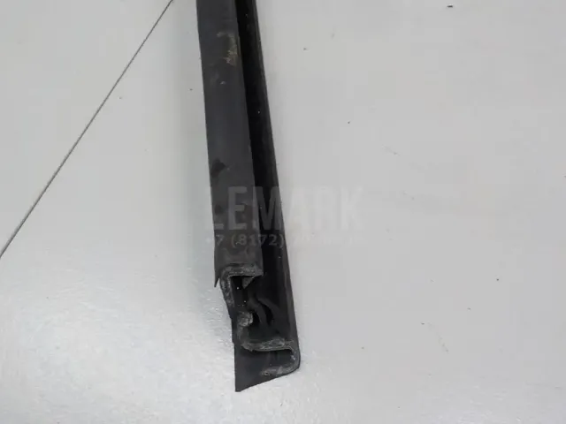 Уплотнитель стекла двери для  BMW Z4 E85/E86 2002-2008