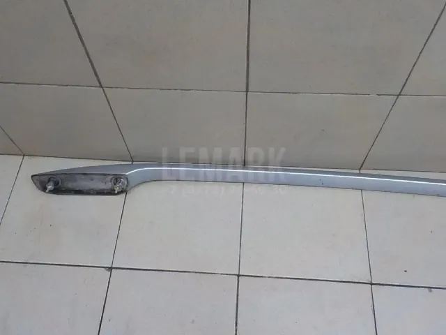 Рейлинг правый (планка на крышу)