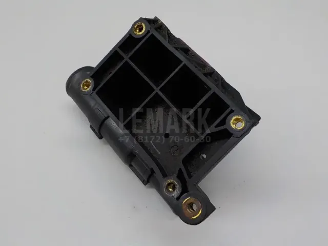 Фланец двигателя системы охлаждения