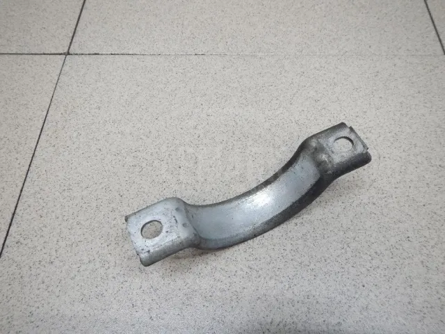 Скоба крепежная для  Ford America Mustang 2005-2009