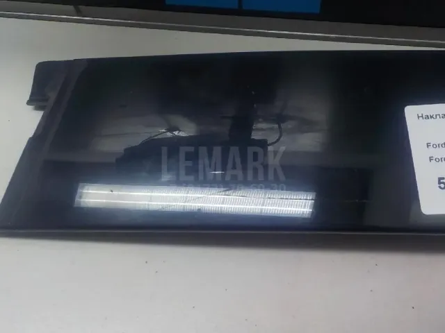 Накладка двери задней правой для  Chevrolet Suburban 2006-2014