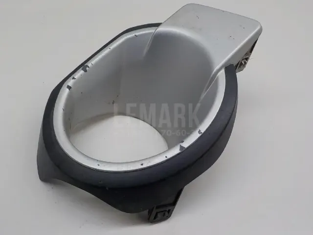 Рамка противотуманной фары правой для  Ford Fiesta 2001-2008